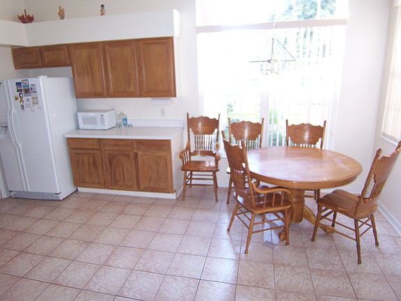 Eating space in kitchen
