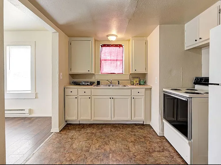 312 SW 23rd St #1 — Photo 6