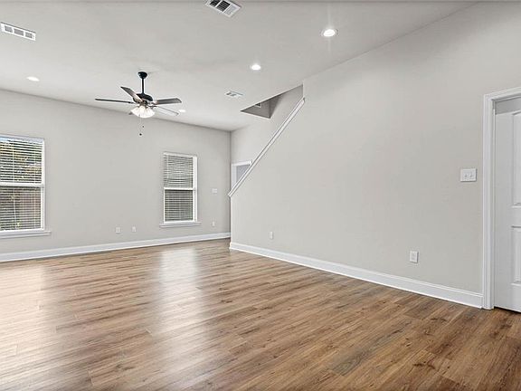 3rd image of 950 Gibson Ct
