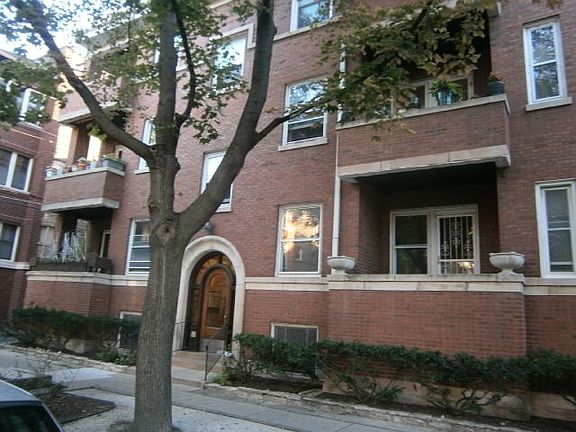 2nd image of 7409 N Greenview Ave #1E
