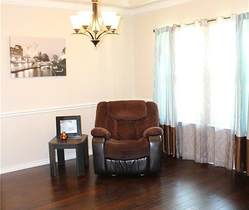3rd image of 2512 Sabine Cir