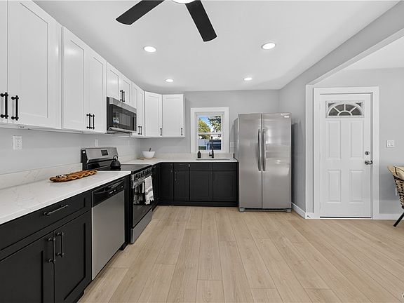 5th image of 220 Westover St