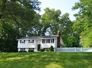 6 Meehan Dr, Chelmsford, MA 01824