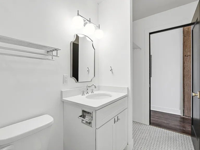 907 Main St #5 — Photo 20