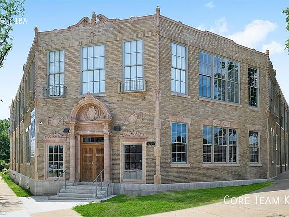 3rd image of 3200 Gillham Rd APT 212