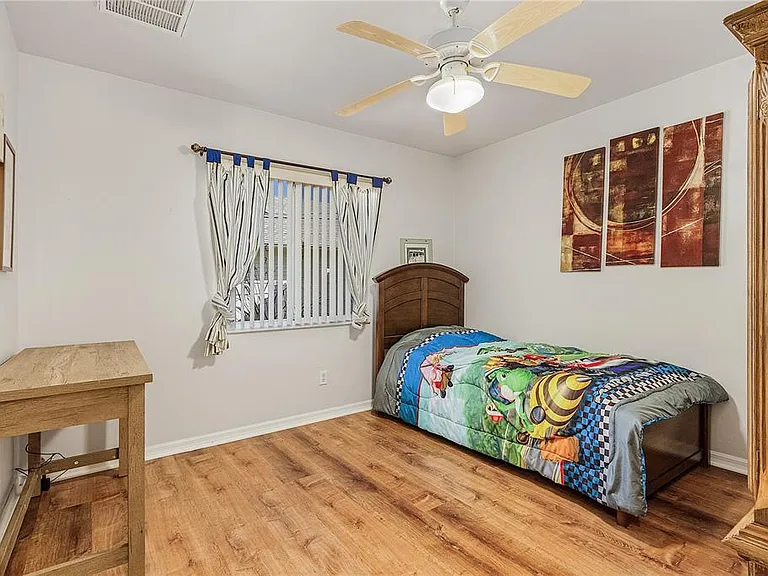810 SW 10th Pl — Photo 17