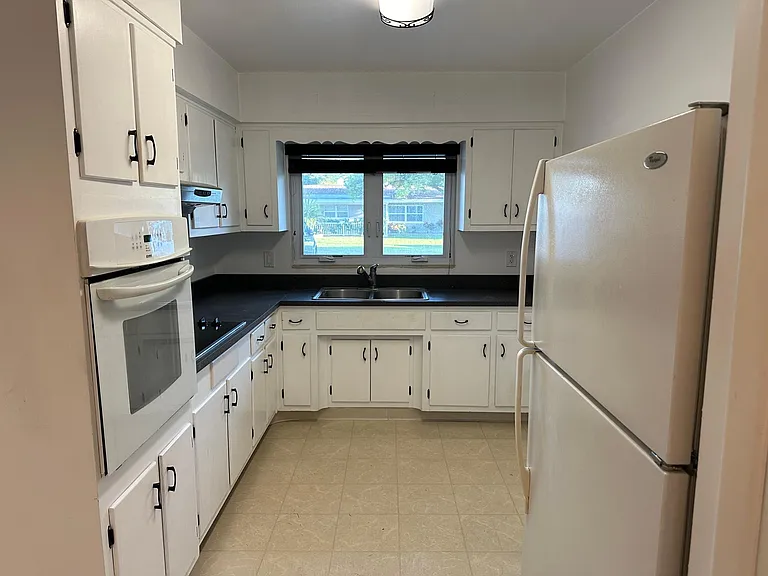 1760 Gracelyn Dr — Photo 10