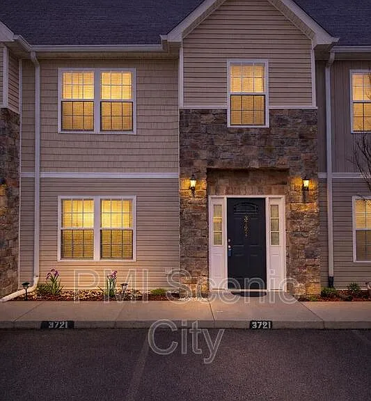 3721 Keri Ln NE — Photo 1