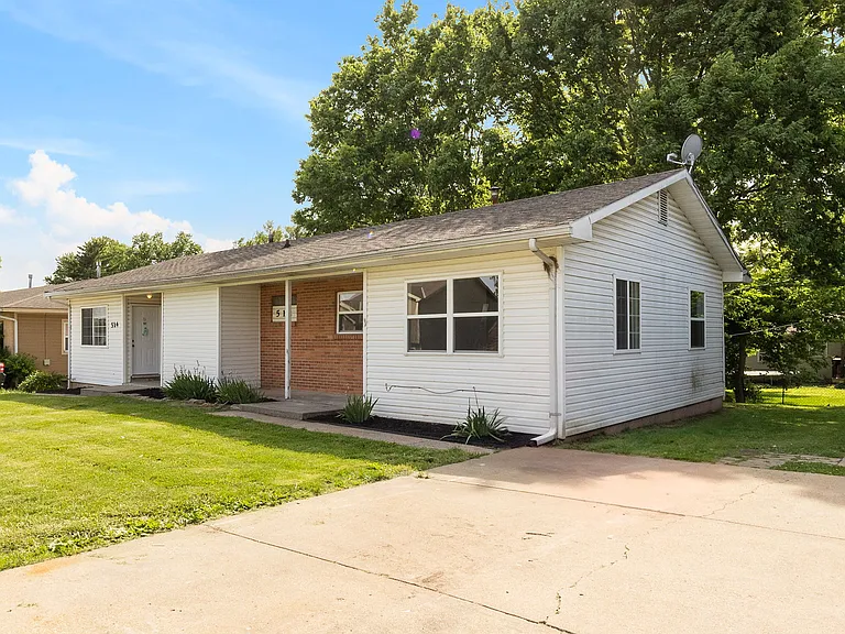 512 Maier Dr — Photo 3