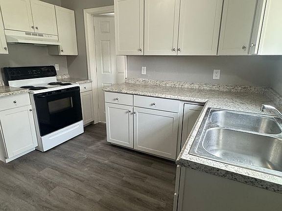3rd image of 718 S Jersey St