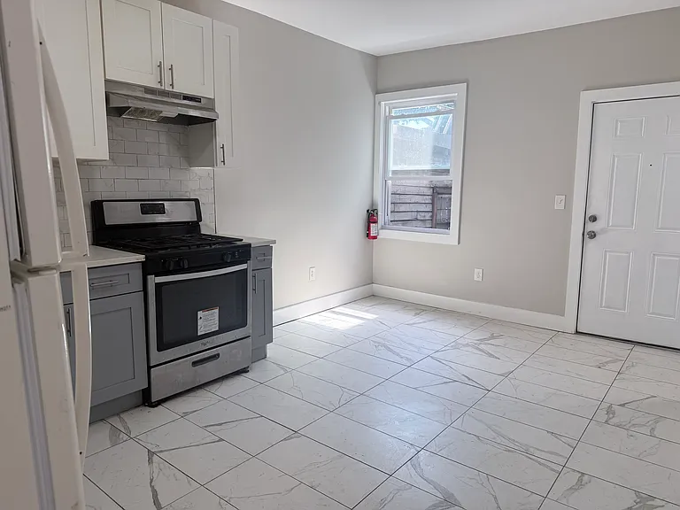 494 S 18th St #3 — Photo 2