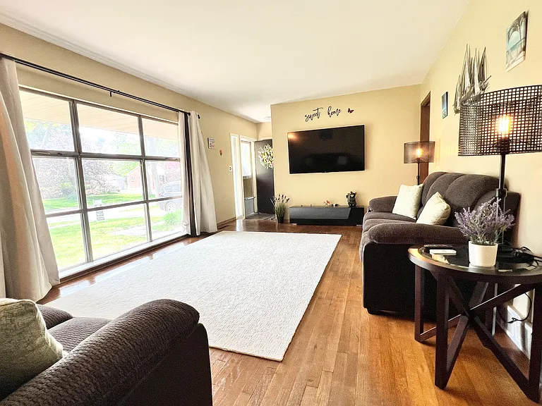209 Wilson Dr — Photo 3