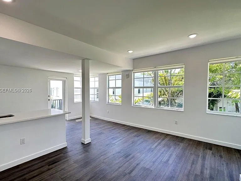 1570 Euclid Ave #6 — Photo 3