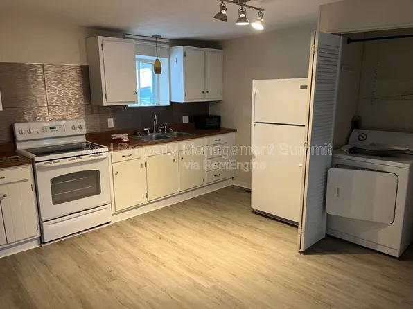 401 N Augusta St #B, Staunton, VA 24401