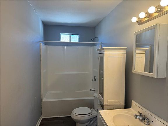 5th image of 3001 Clouet St