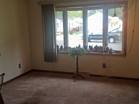 2nd image of 1756 Plymouth Ave