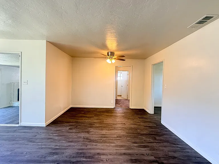 223 E Robinson Ave — Photo 11