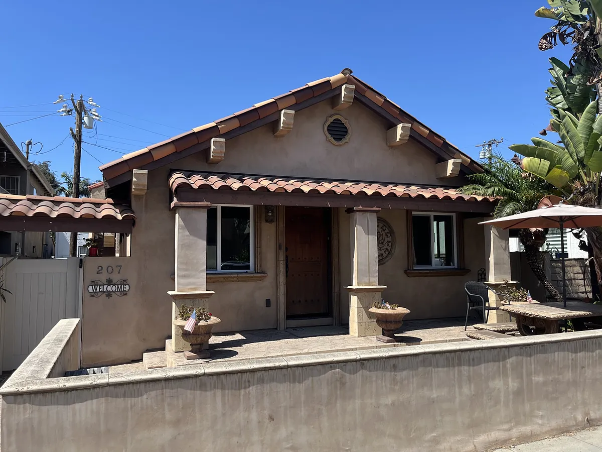 Building Photo - 207 Nieto Ave