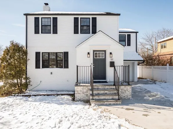161 King Street, Elmont, NY 11003