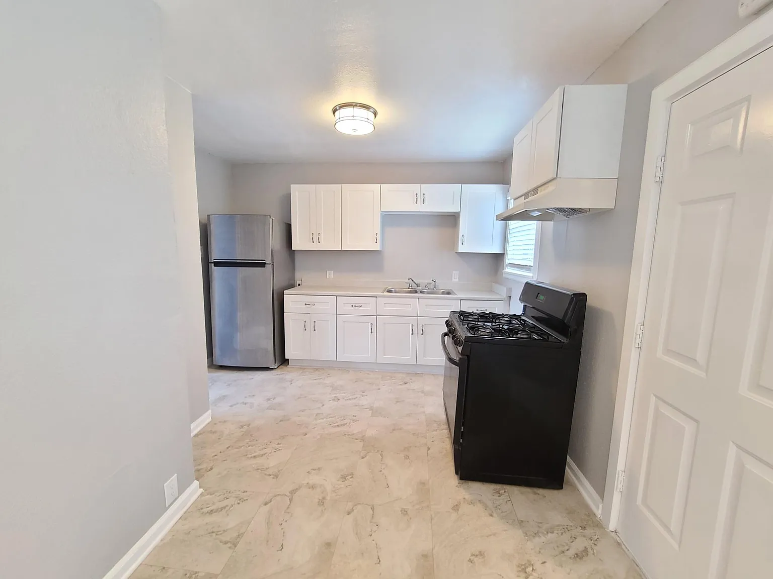 4219 Bonnie View Rd — Photo 2