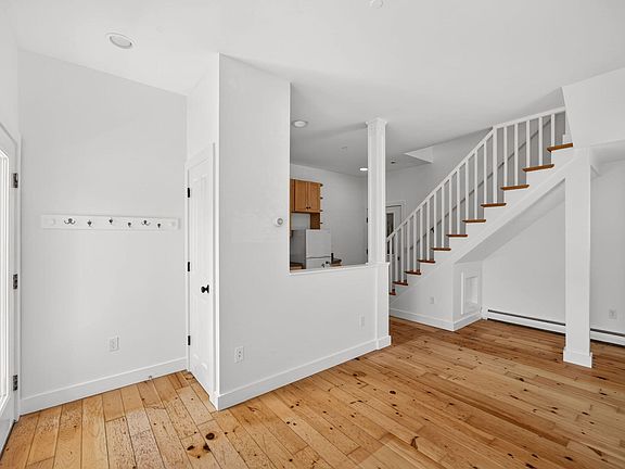 4th image of 34 Conwell Street UNIT 1