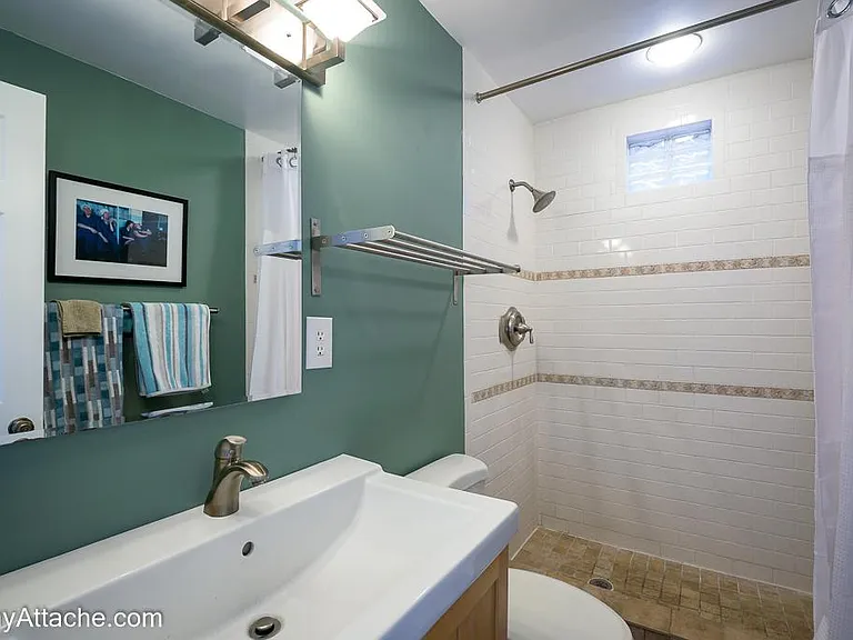 224 E St NE — Photo 39