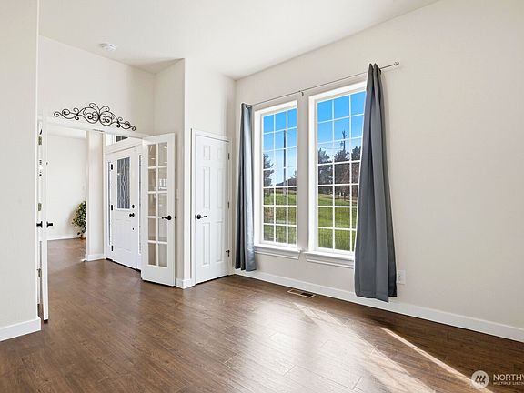 5th image of 1031 Orchardvale Road