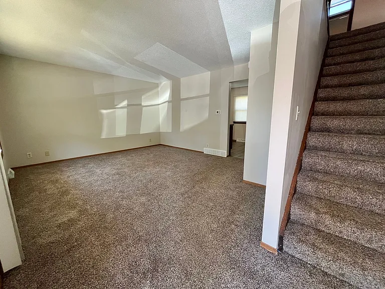 3804 S Hawthorne Ave — Photo 5