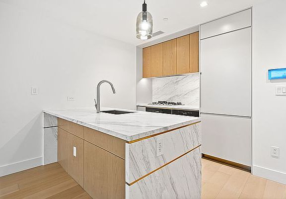 3rd image of 208 Delancey St #6B