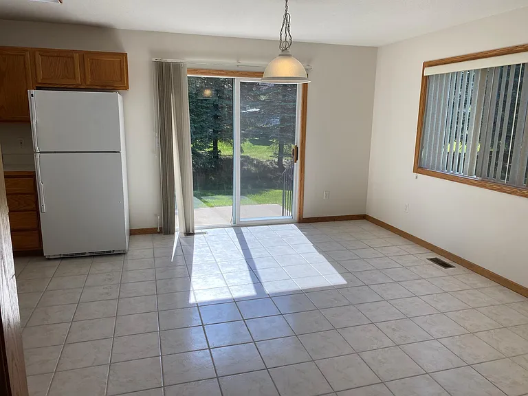 6214 Elliott Ct — Photo 3