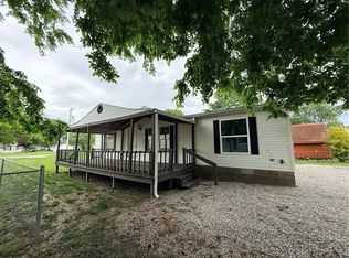 307 W 7th St, Saint Elmo, IL 62458