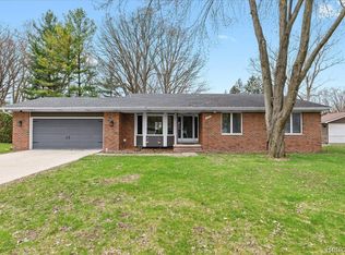 15605 Oporto St, Livonia, MI 48154