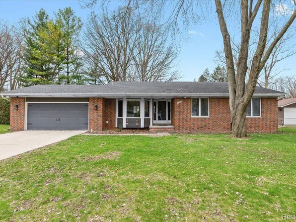 15605 Oporto St, Livonia, MI 48154