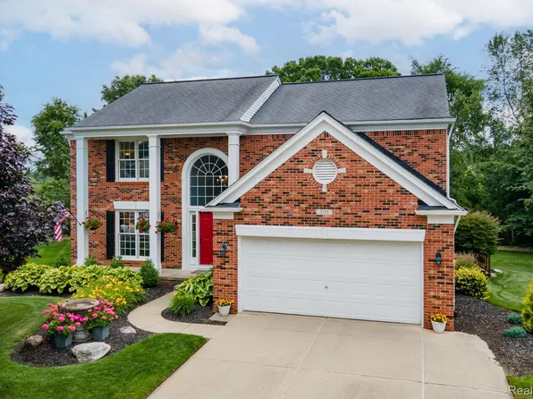 3715 Rolling Hills Ct, Orion, MI 48359