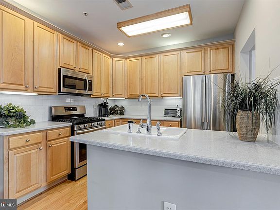 4th image of 317 Cameron Station Blvd