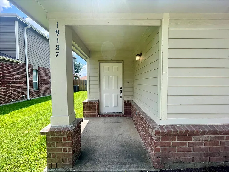 19127 Yaupon Ranch Dr — Photo 4