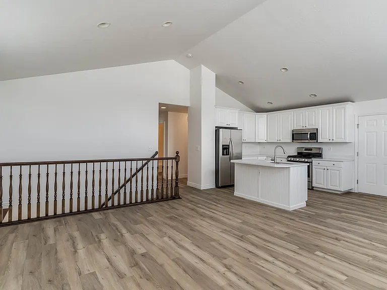 409 S 1125 W — Photo 10