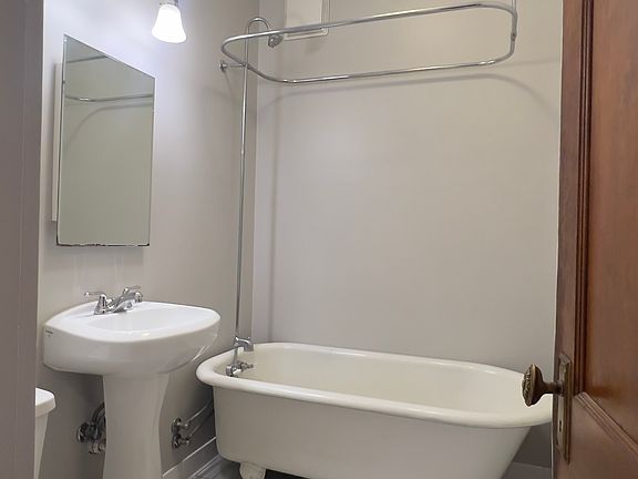 5th image of 3209 Hennepin Ave S #2