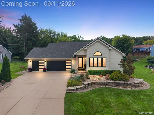 4955 Lakeview Blvd, Clarkston, MI 48348
