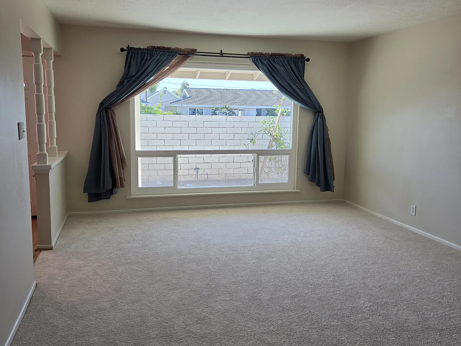 4 bed, 2.5 bath, 2521 sqft, $4,950 — Photo 2