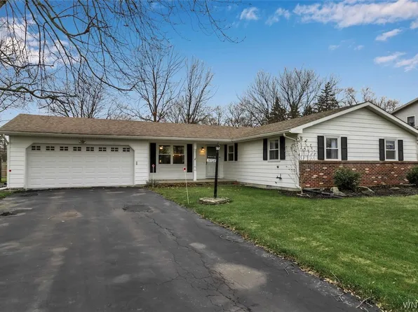 5708 Jennifer Dr W, Lockport, NY 14094
