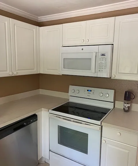 204 Poinsettia Pine Ct #202 — Photo 2