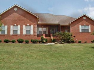 411 Hill Top Dr, Lenoir City, TN 37772