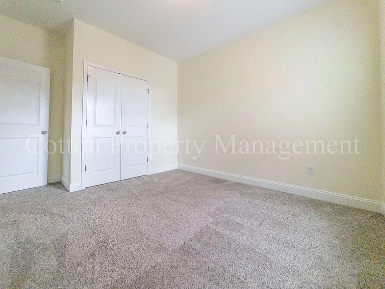 7445 Darius Dr — Photo 40