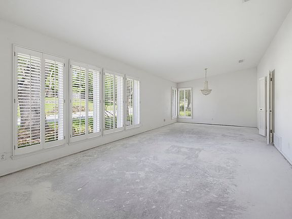 5th image of 21 Crosslands Rd