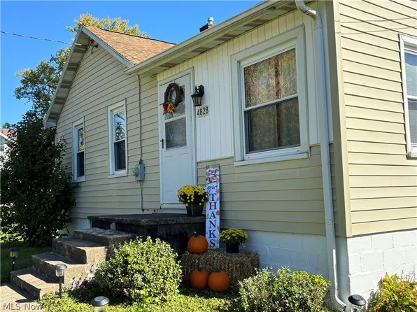4828 Damon Ave, Warren, OH 44483