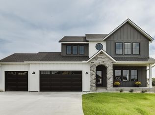 2876 Wildflower Ln SW, Rochester, MN 55902