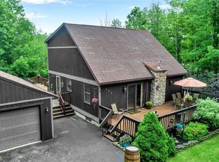 296 Old Glenwood Rd, West Falls, NY 14170