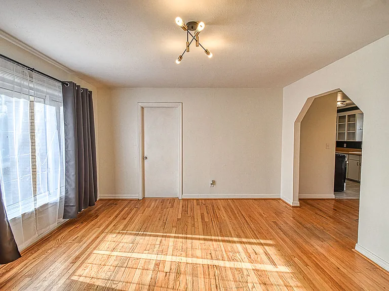 1117 Grover Ln — Photo 23