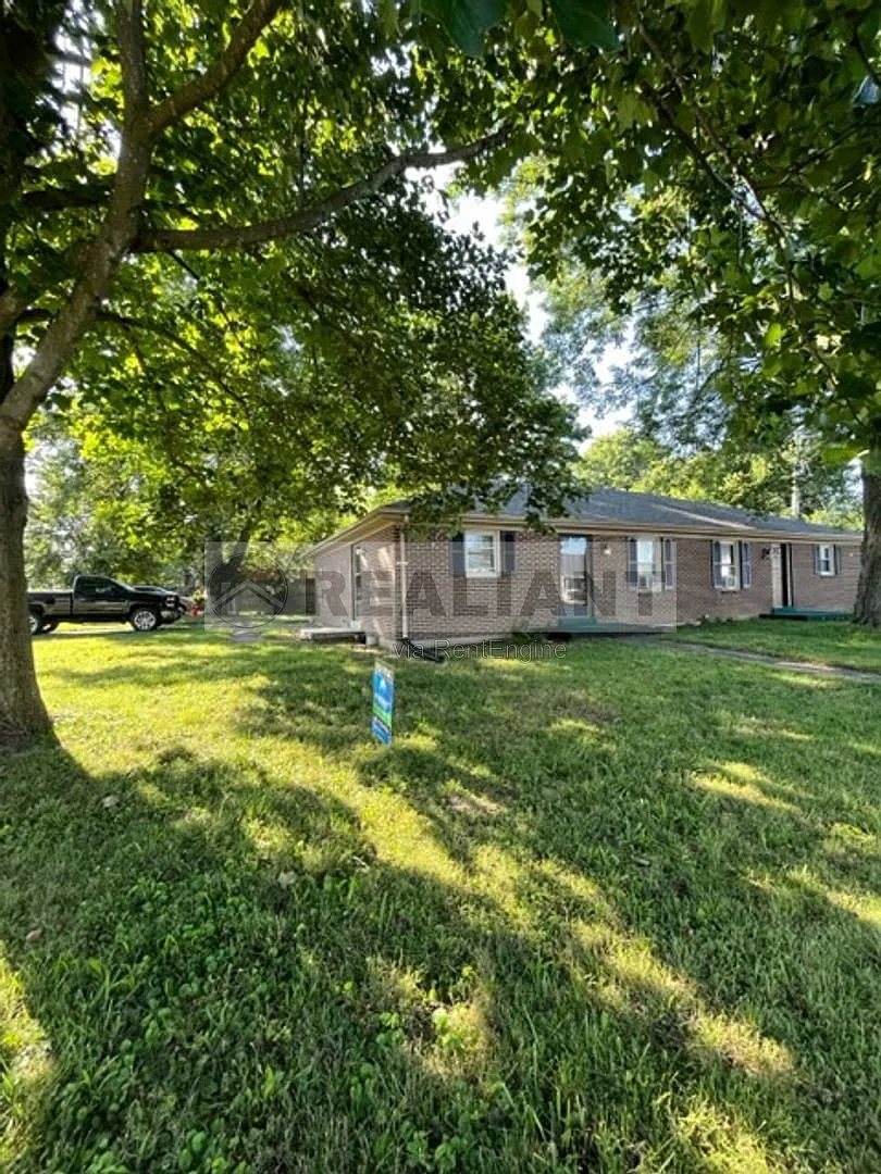 2 bed, 1.0 bath, 1100 sqft, $1,075 — Photo 2